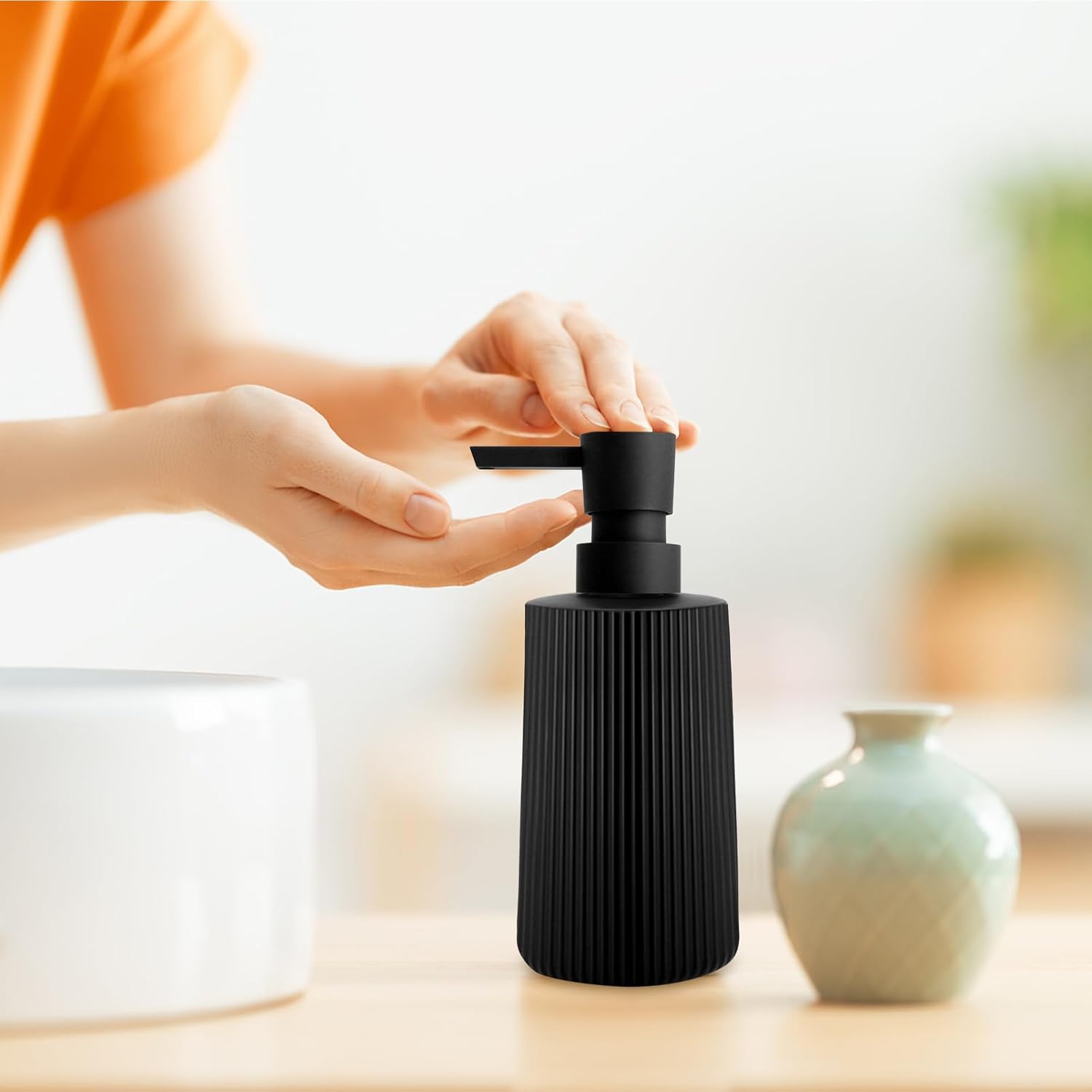 Soap Dispenser - Black Soap Dispenser for Detergent - Kitchen Soap Dispenser - With Press Dispenser - Suitable for Countertops - Bathroom and Kitchen 2 pieces - Black