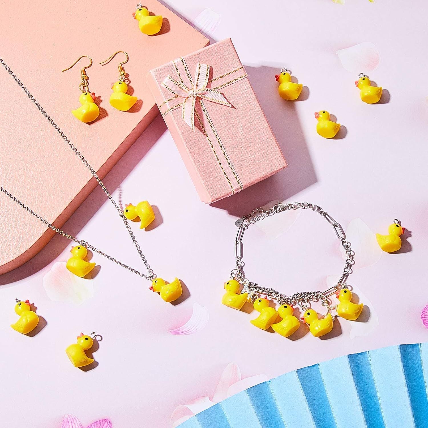 40 Pcs Mini Resin Duck Charms Pendants indings Beads or Women Adult Jewelry Making DIY Bracelet Necklace Earrings Keychain Crats Gits Party avors Yellow,Classic