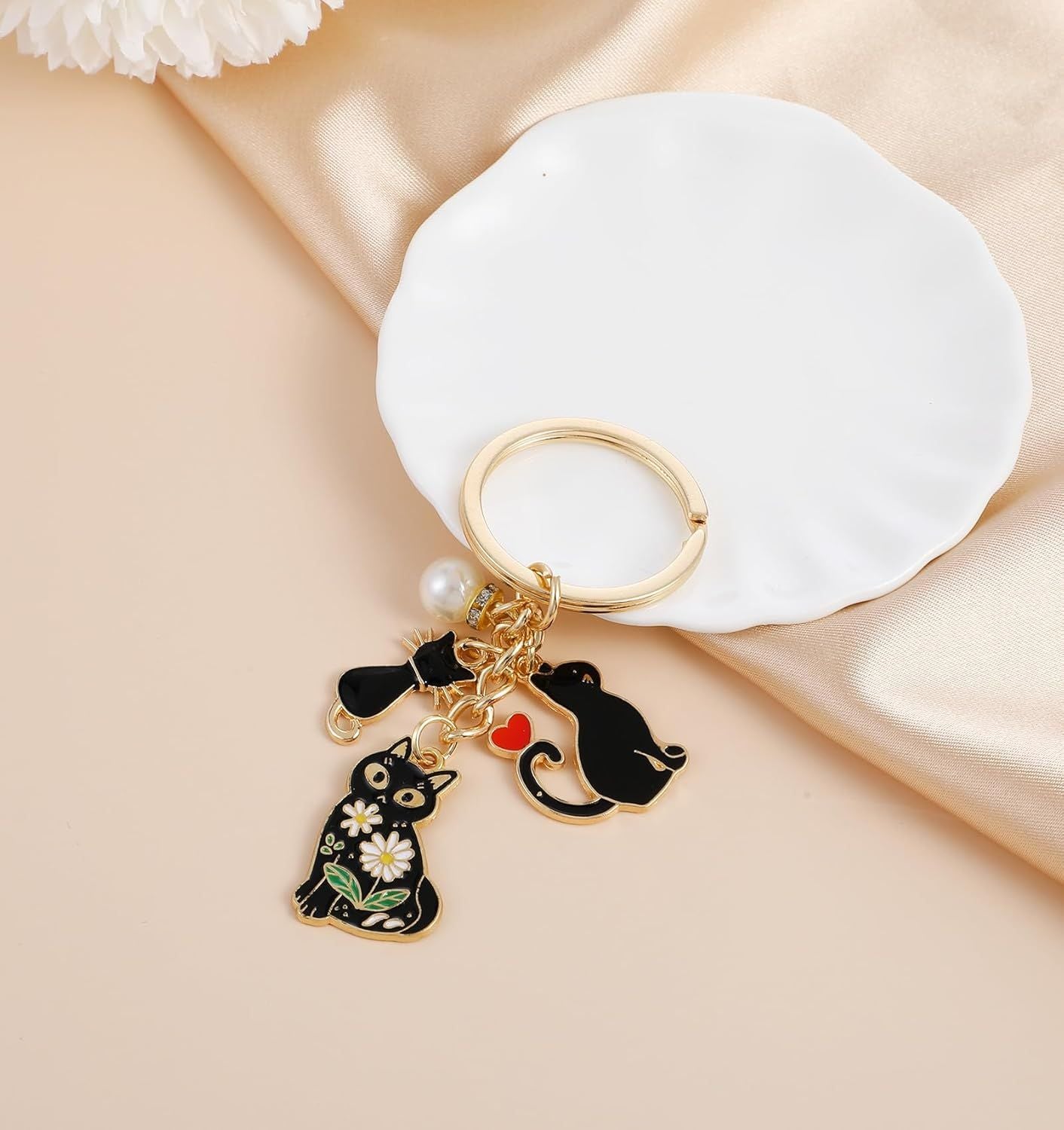 Black Cat Key Chain, Black Cat Keychain, Cute Enamel Daisy Enamel Design Cartoon Kitten Keychain for Girls and Pet Lovers Birthday Accessories