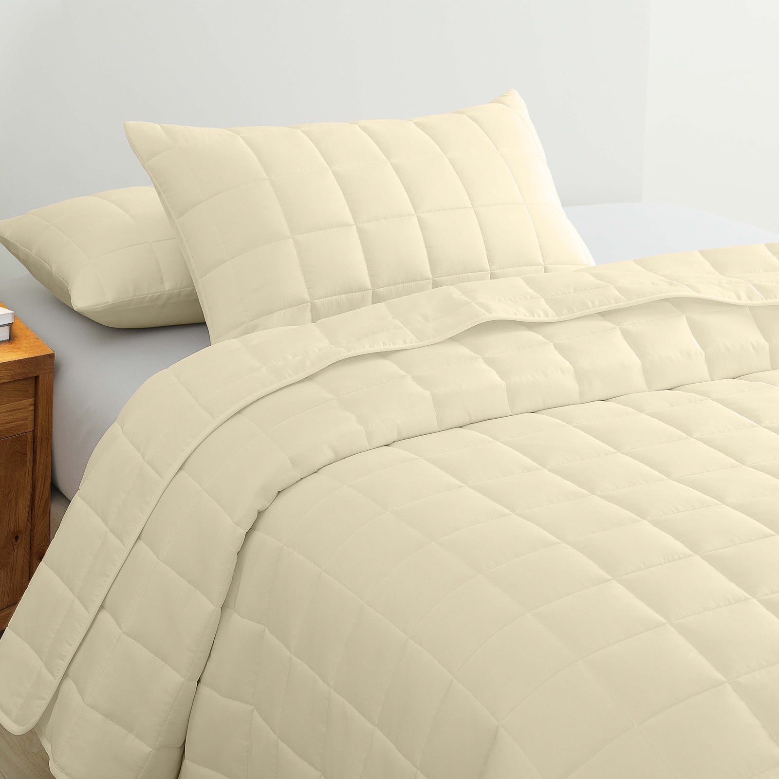 Soft Lightweight 3 Piece Queen Coverlet Set - Beige