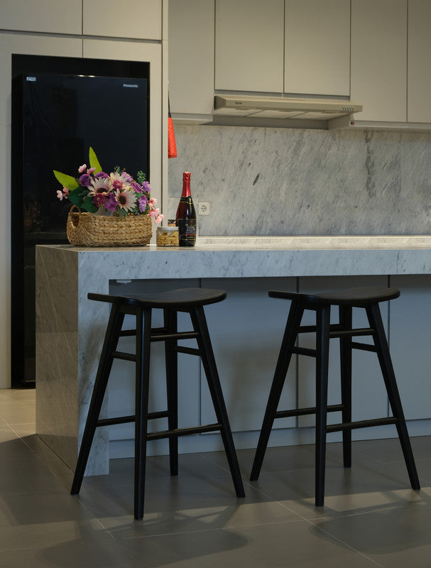 Aria Oval Solid Timber Counter Stool Black