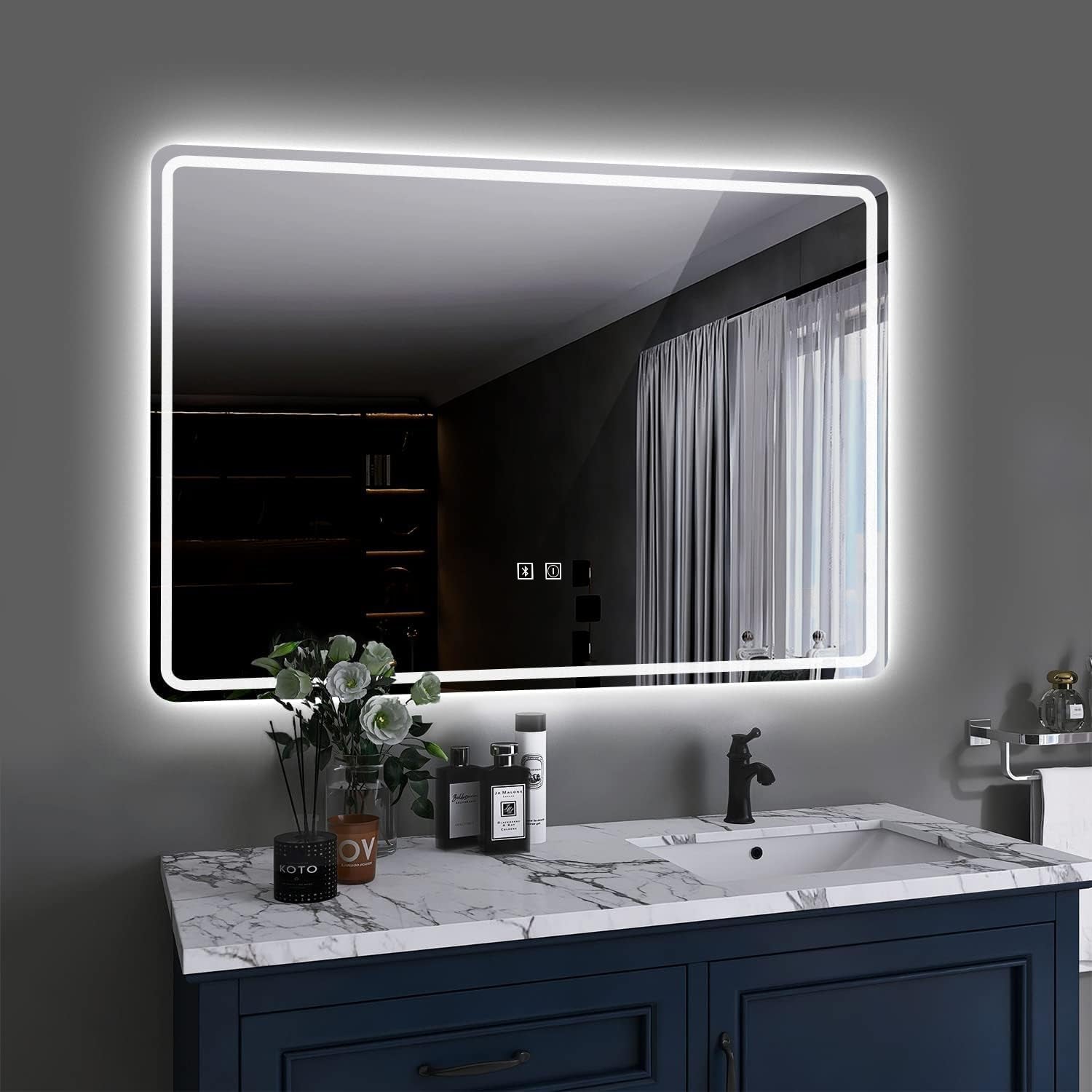 Anti-Fog LED Mirror with Bluetooth, Touch, Explosion-Proof - Gominimo