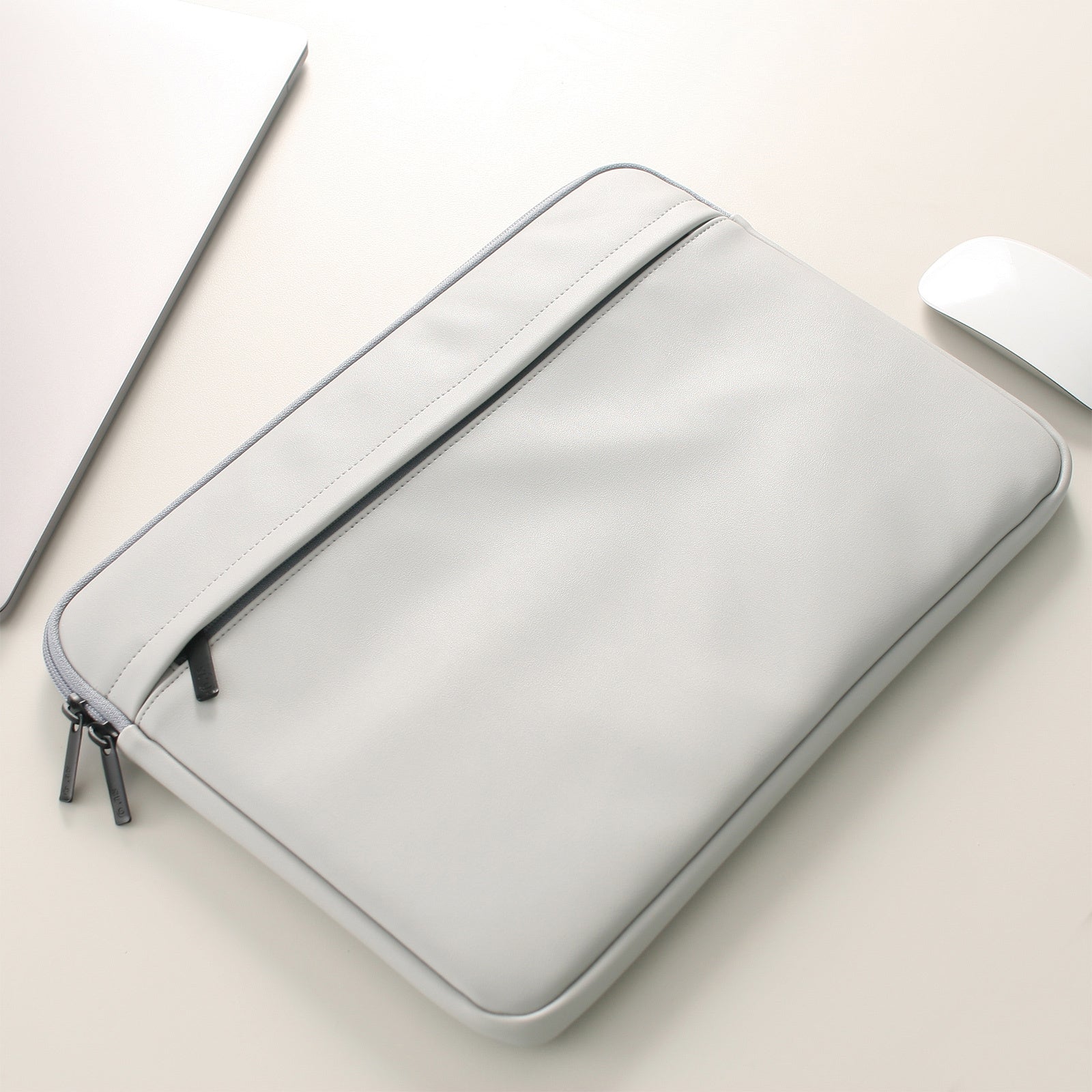 Water-Resistant 15" Padded Laptop Sleeve with Front Pocket - ST'9