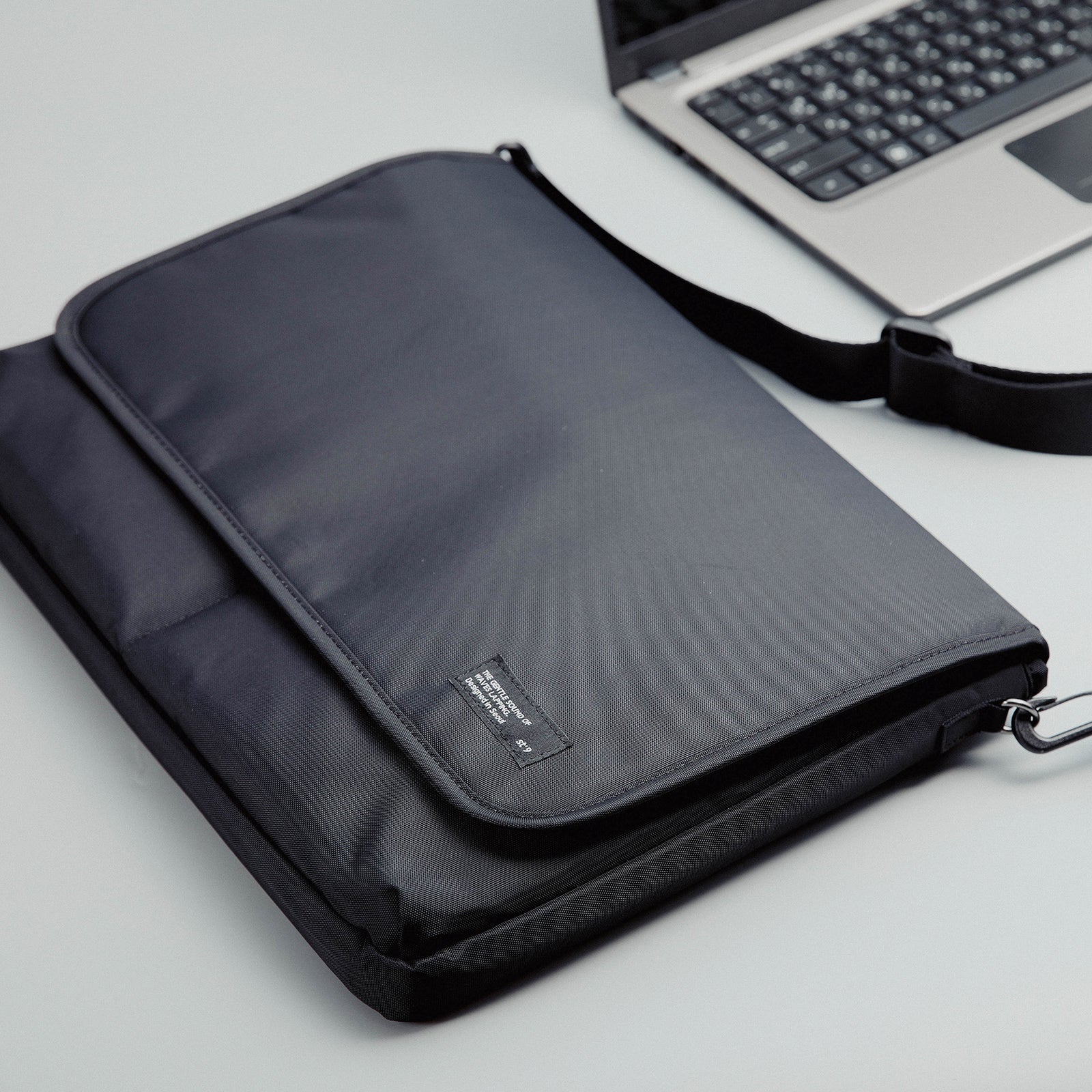 Water-Resistant 15.6/16" Laptop Sleeve with Pockets ST'9