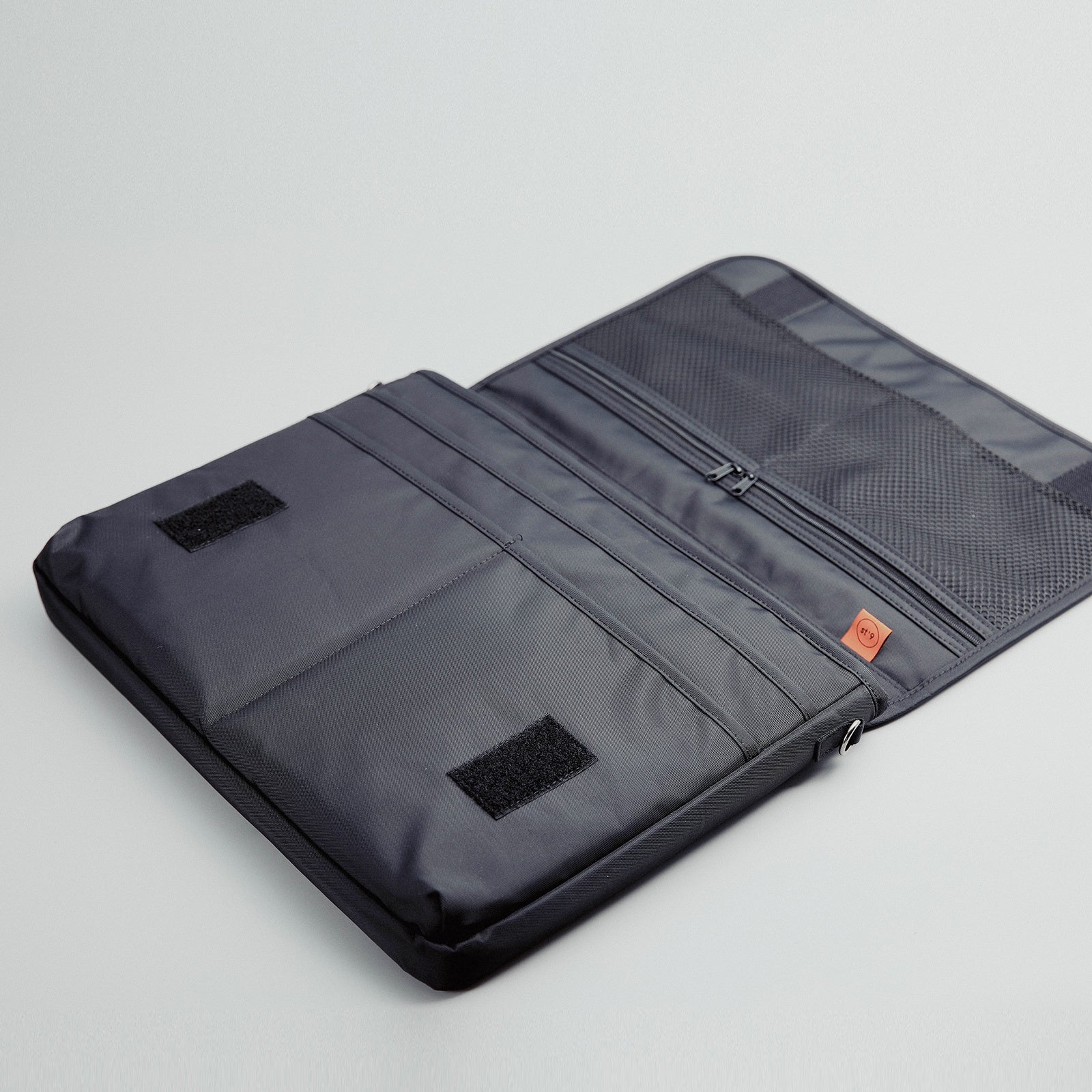 Water-Resistant 15.6/16" Laptop Sleeve with Pockets ST'9