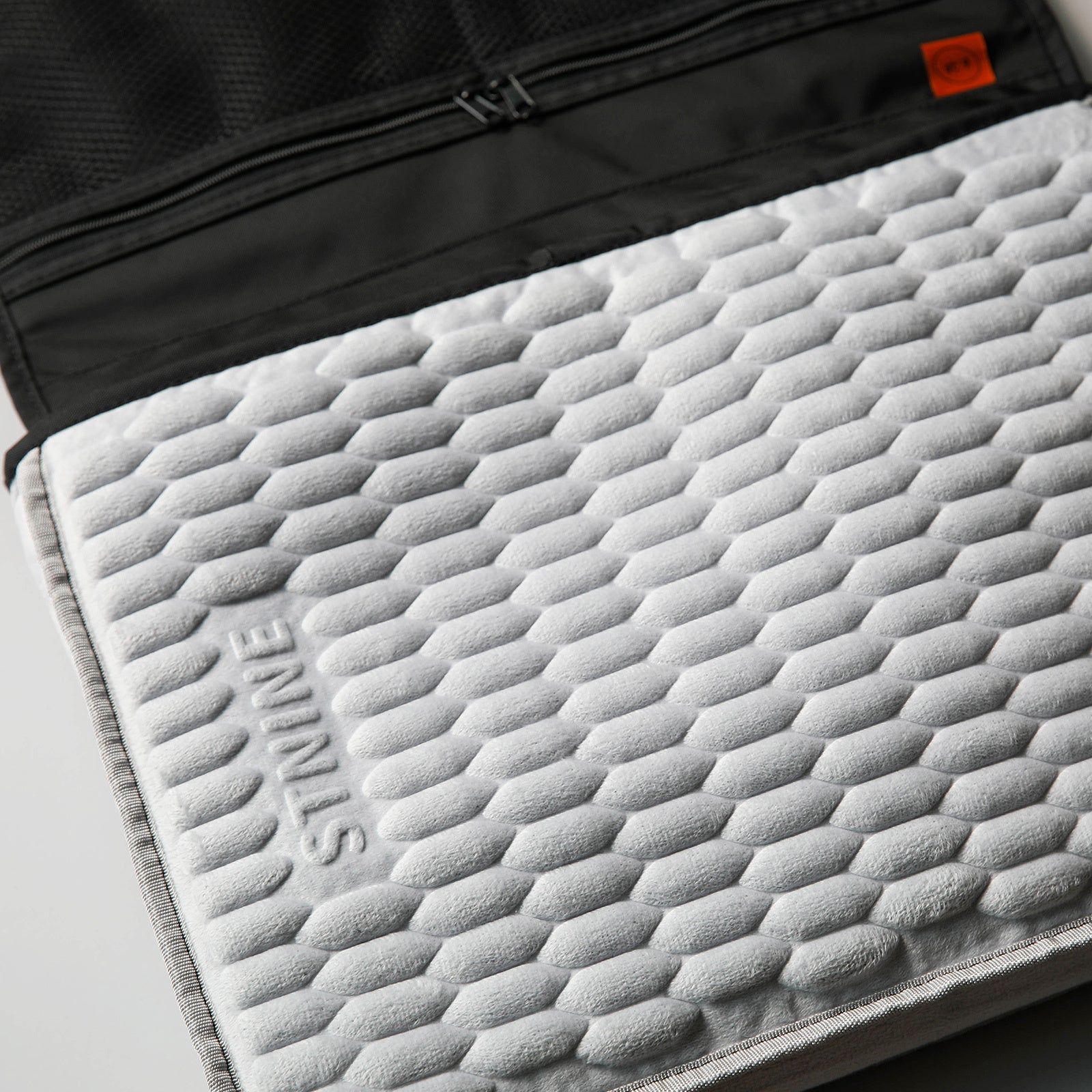 Water-Resistant 15.6/16" Laptop Sleeve with Pockets ST'9