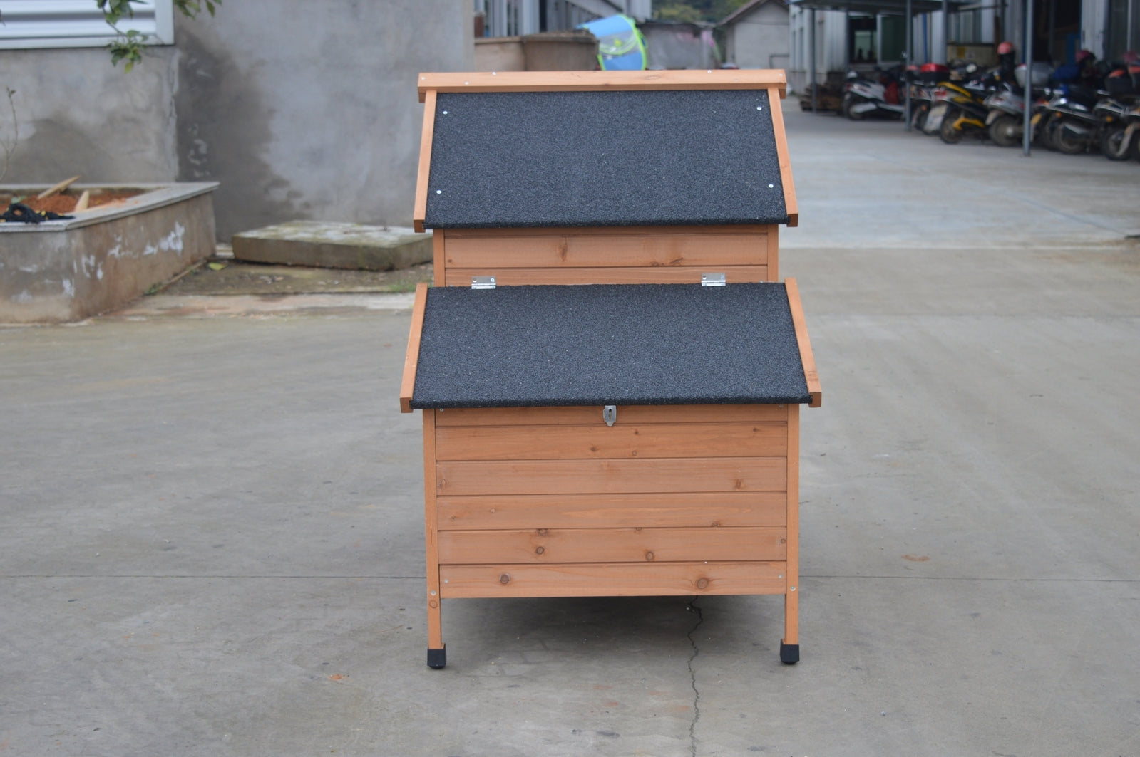 Waterproof Brown Chicken Coop w/ Nesting Box for 6 Hens