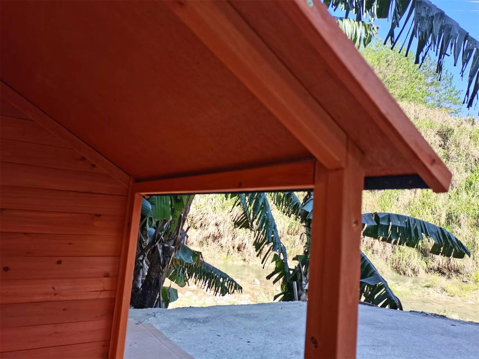 Elevated Wooden Dog Kennel with Asphalt Roof