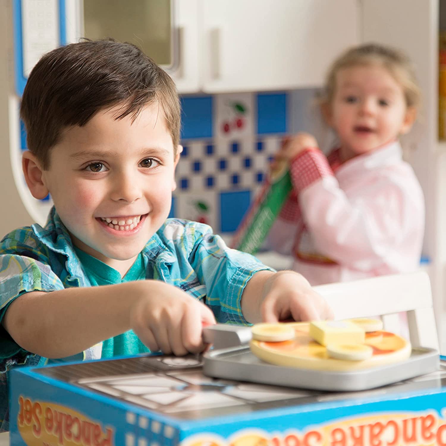 Wooden Pancake Breakfast Play Set with Toppings (19 pcs) - Melissa & Doug