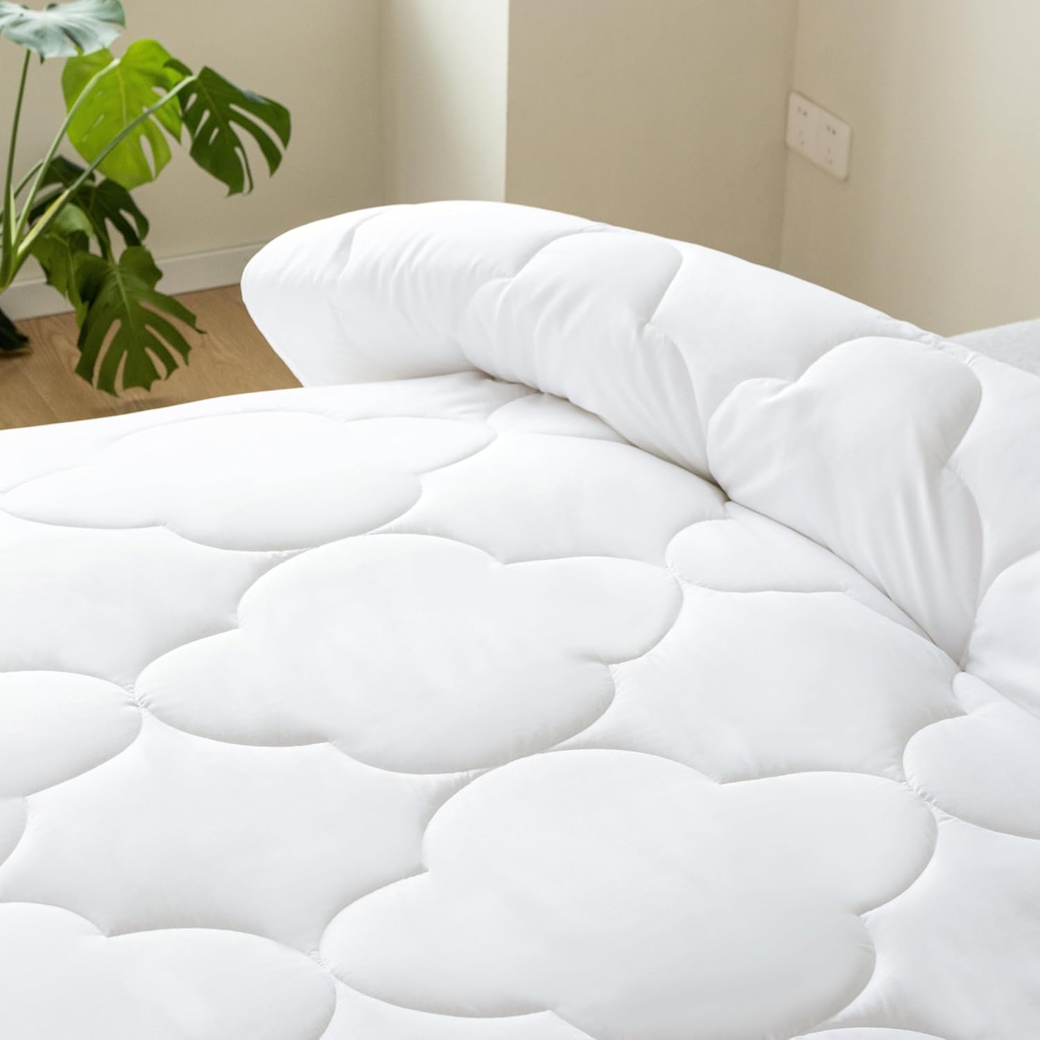 100% Premium Bamboo Microfiber Quilt - All Season Ultra Soft, Comfy, Machine Washable, Hypoallergenic & Breathable Duvet with Extra Plush Fabric - Luxurious Doona for Bedding - Double Size