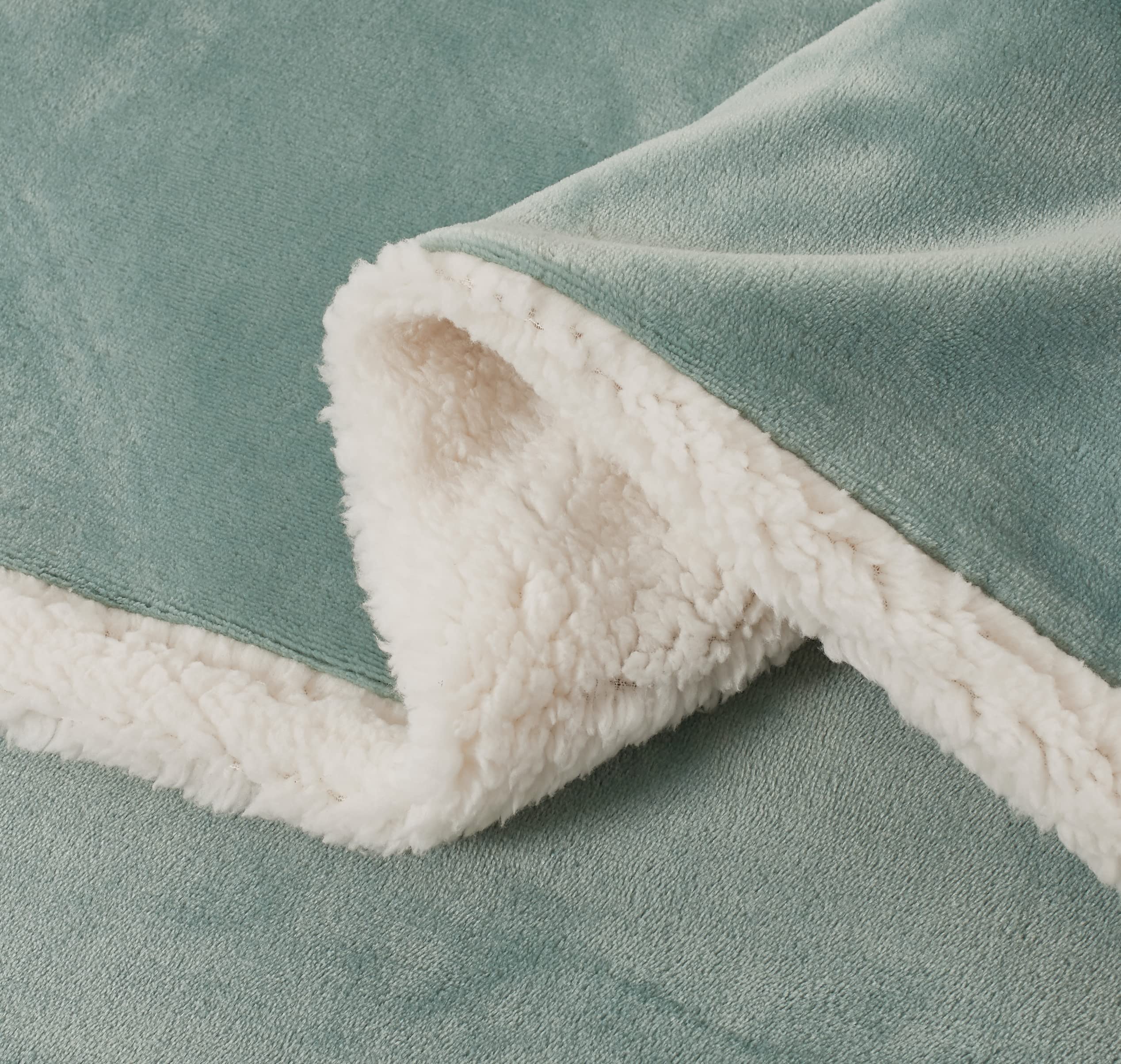 2-in-1 Teddy Sherpa Quilt Cover Set Sage Green, Super King