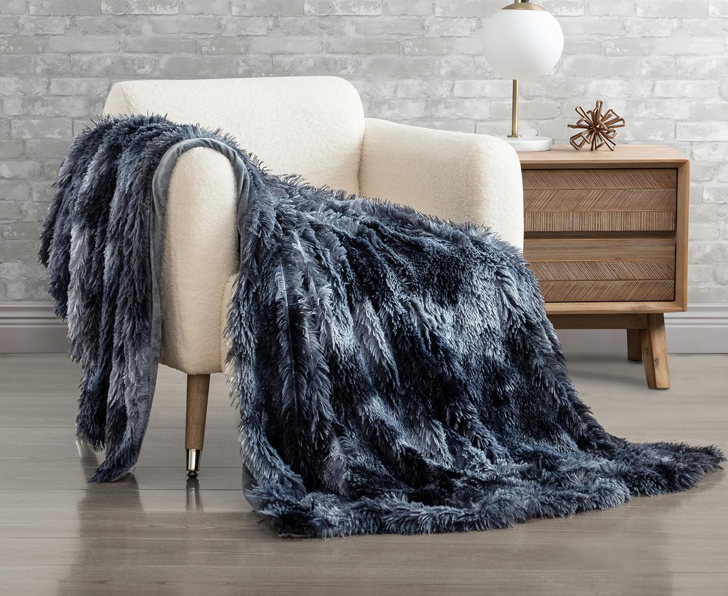 Ultra Soft Reversible Faux Fur Throw Blanket - Navy | Gioia Casa