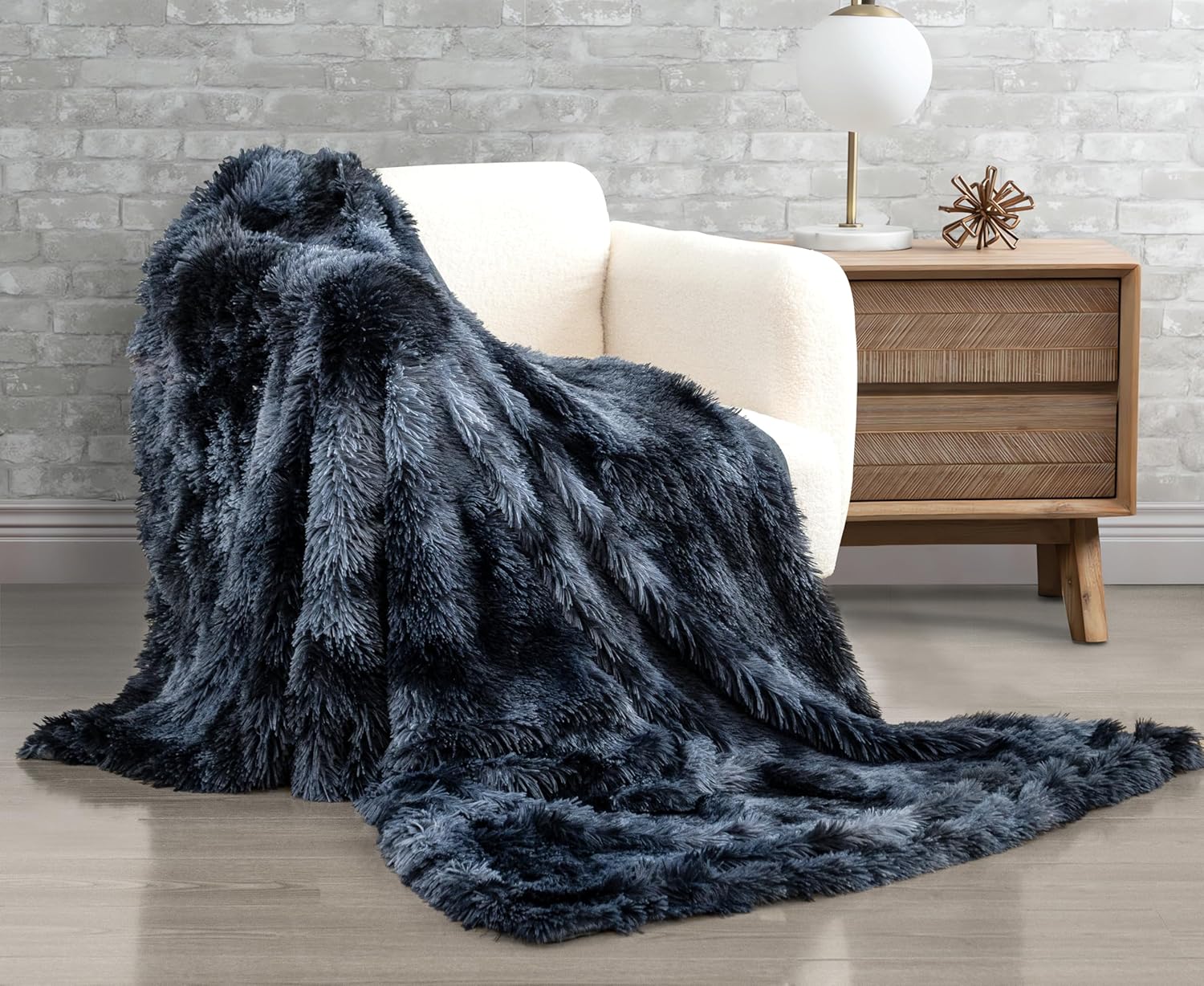 Ultra Soft Reversible Faux Fur Throw Blanket - Navy | Gioia Casa