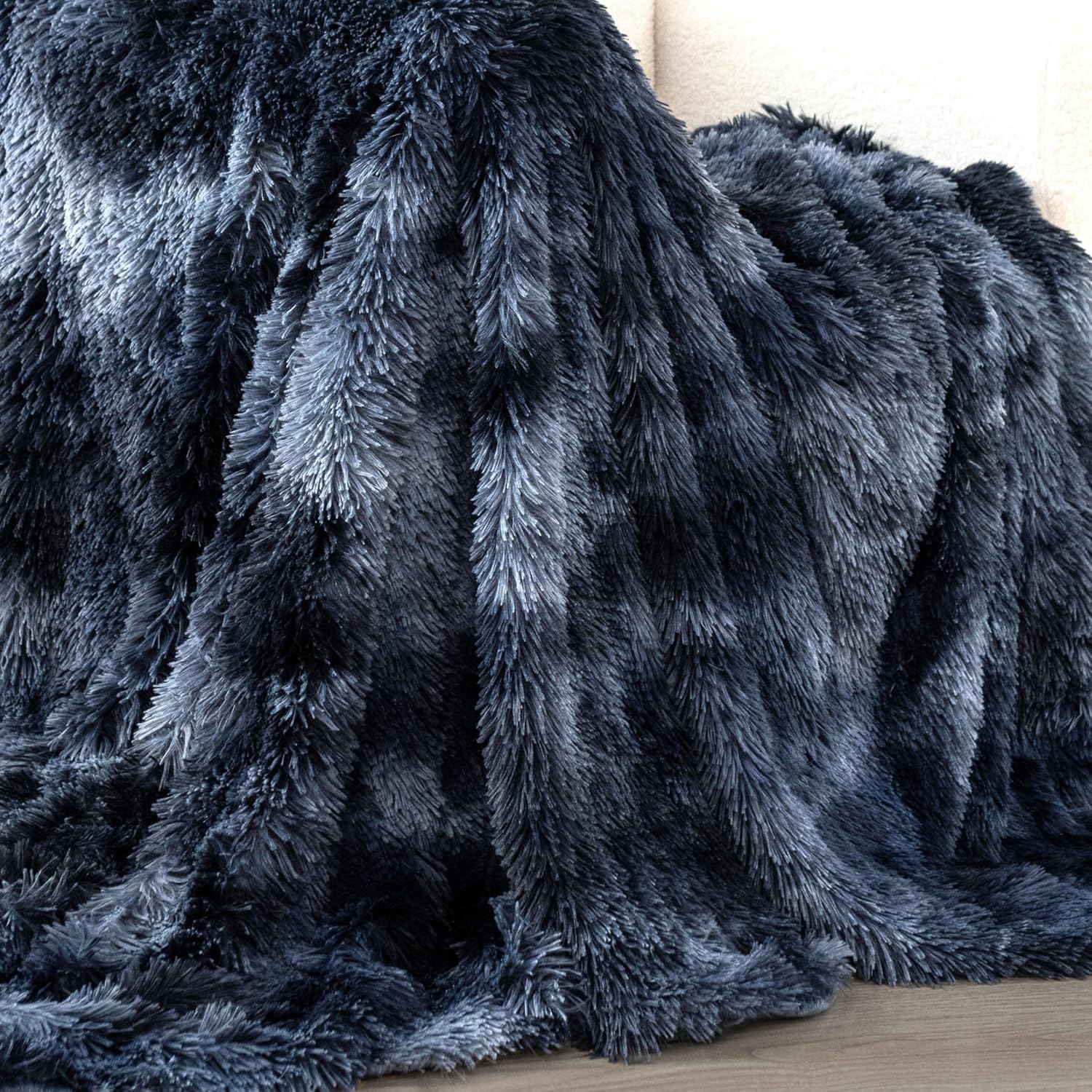 Ultra Soft Reversible Faux Fur Throw Blanket - Navy | Gioia Casa