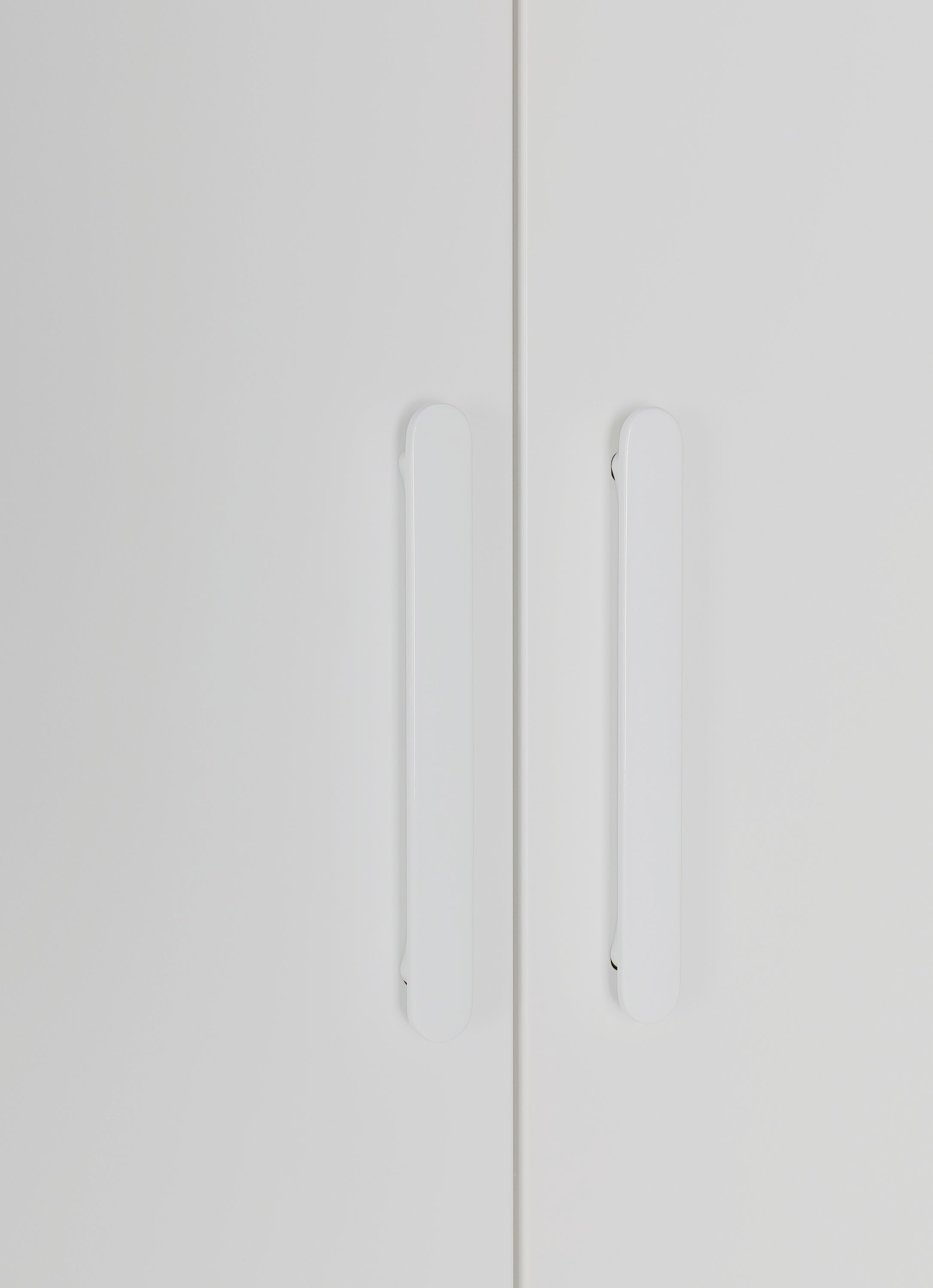 4 Door Wardrobe in White Gloss – Hanging Rail, Shelves & White Handles
