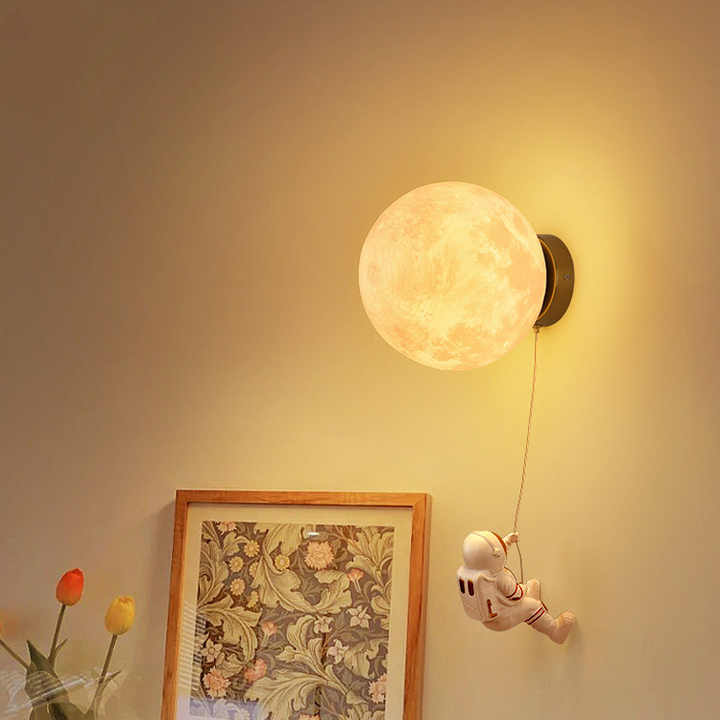 Astronaut Moon Wall Lamp with Warm Light,Diameter 15cm