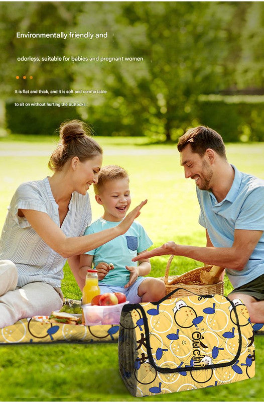 Waterproof Foldable Picnic Blanket with King of the Forest Print - 200x200cm