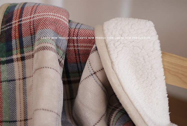 Double-Sided Geometric & Plush Throw Blanket - Warm 70x100cm Multi-Use Wrap Red checkered/reverse white