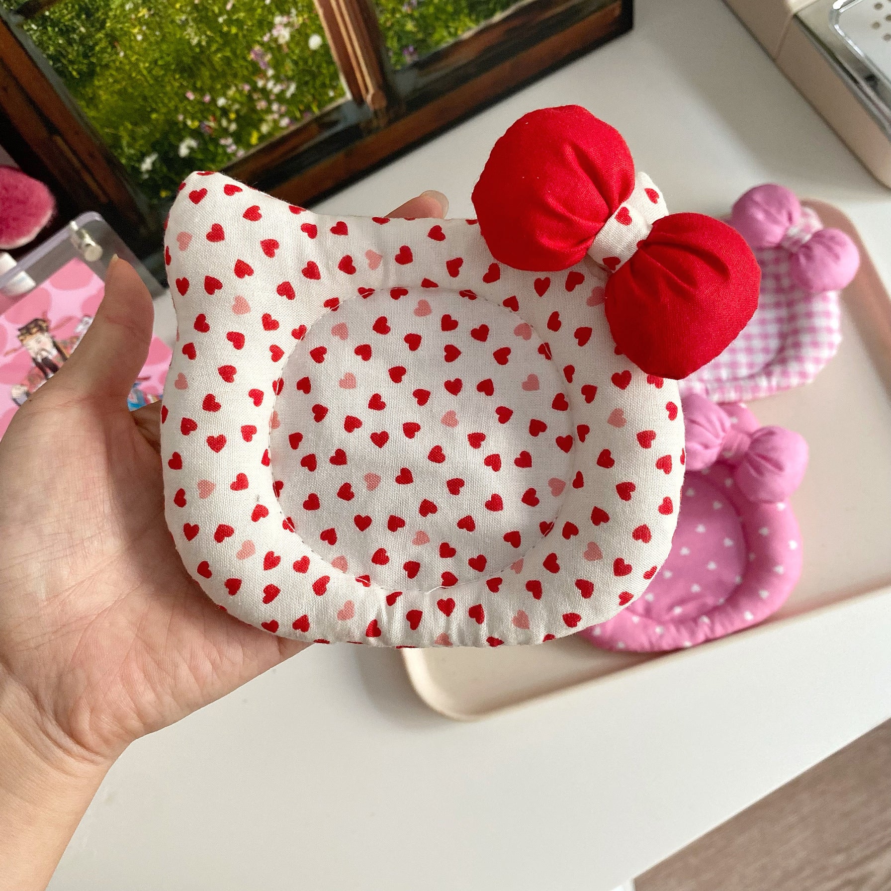 Korean INS Kitty Quilt Insulation Pad, Cute Fabric Kitchen Mat, Desktop Decoration White and Red