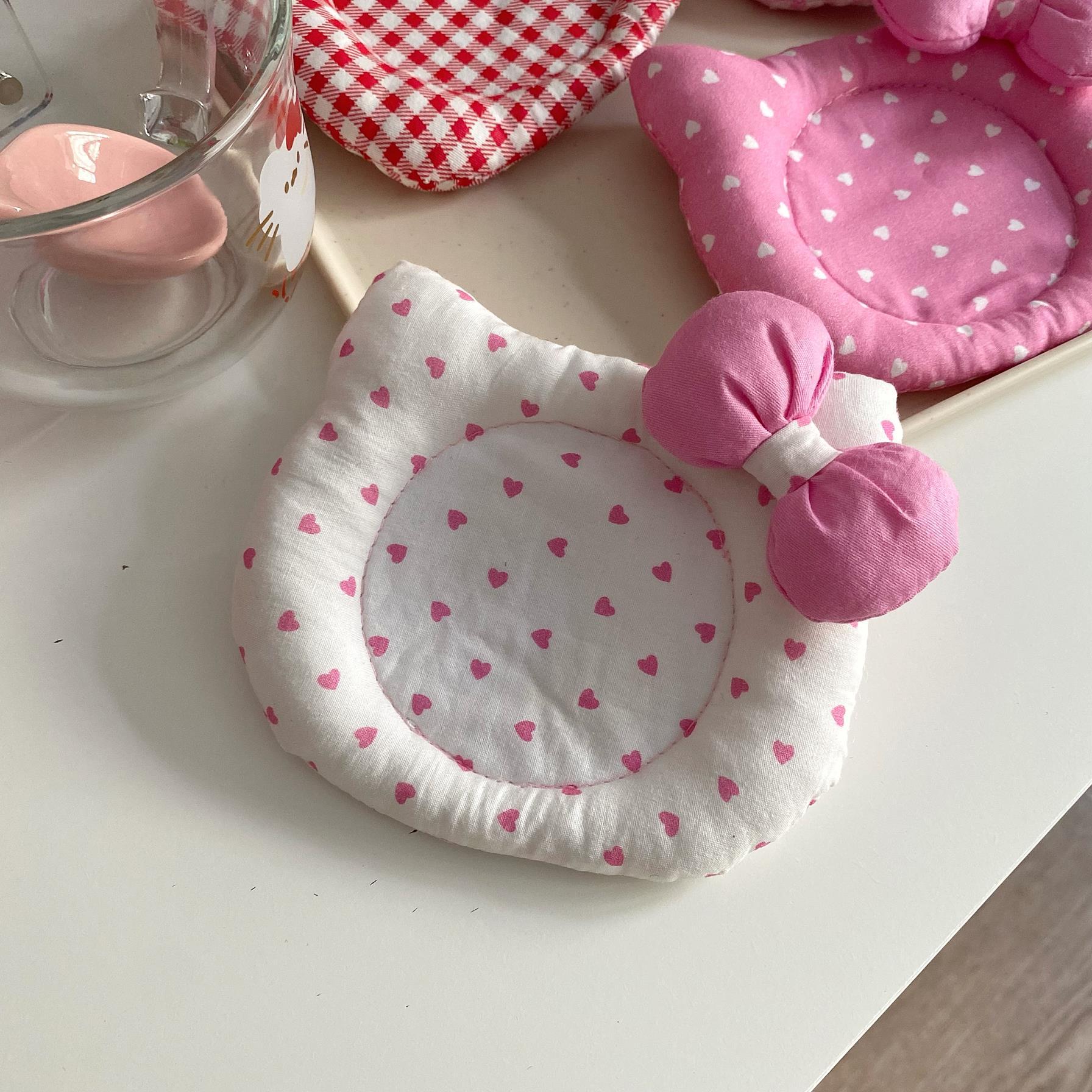 Korean INS Kitty Quilt Insulation Pad, Cute Fabric Kitchen Mat, Desktop Decoration White and Pink