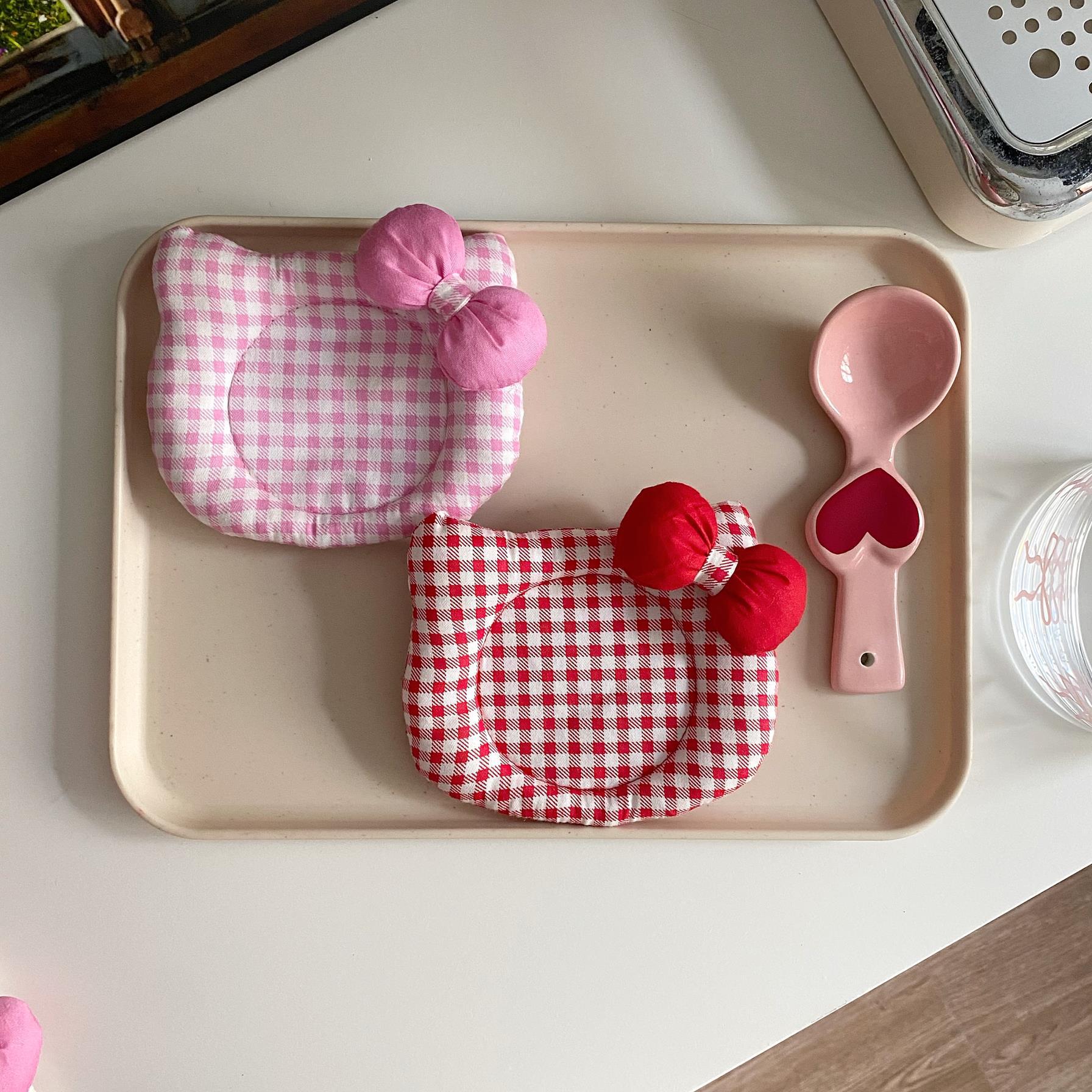 Korean INS Kitty Quilt Insulation Pad, Cute Fabric Kitchen Mat, Desktop Decoration White and Pink