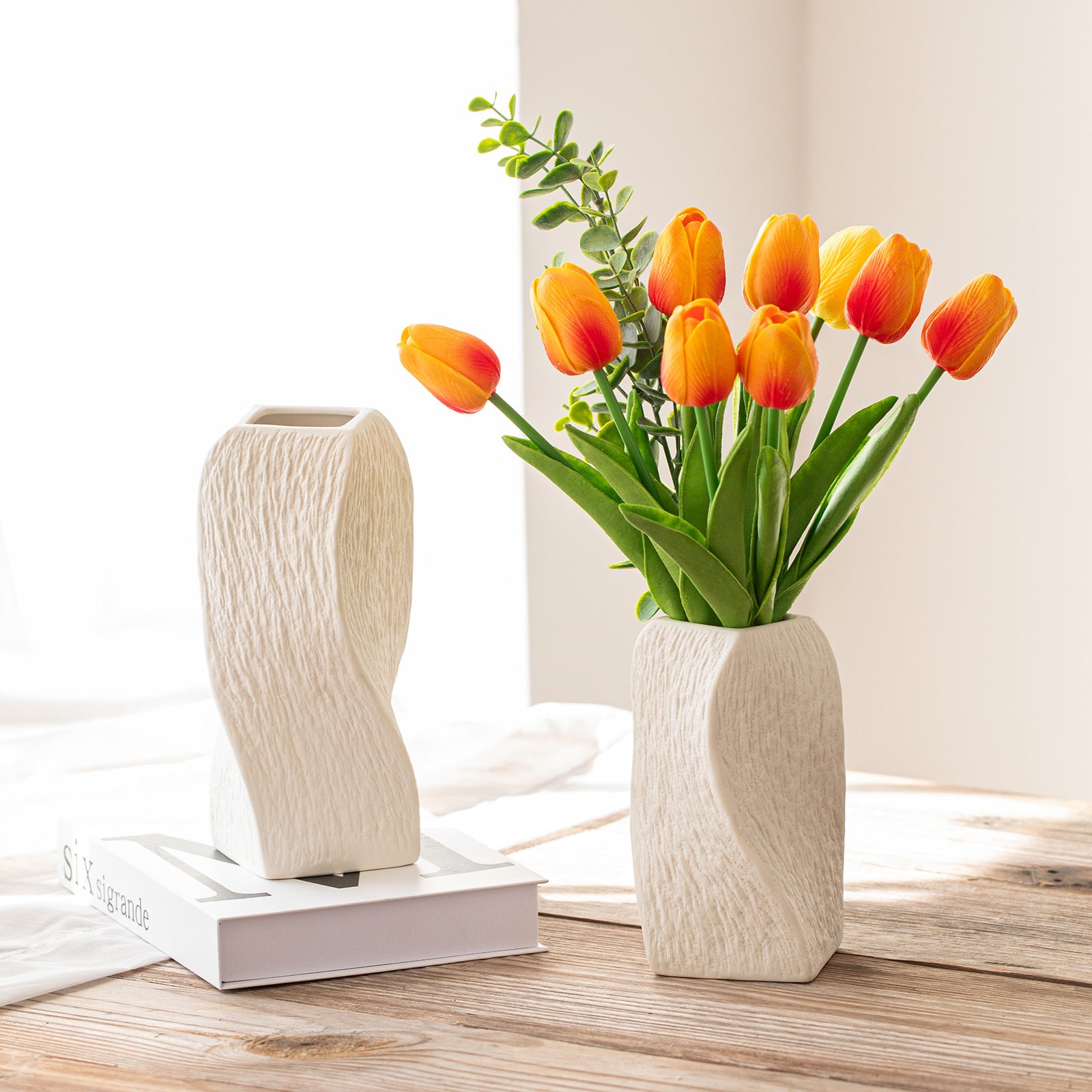 White Abstract Twisted Ceramic Vase - Artistic Minimalist Flower Holder for Home Decor 20x10x10cm