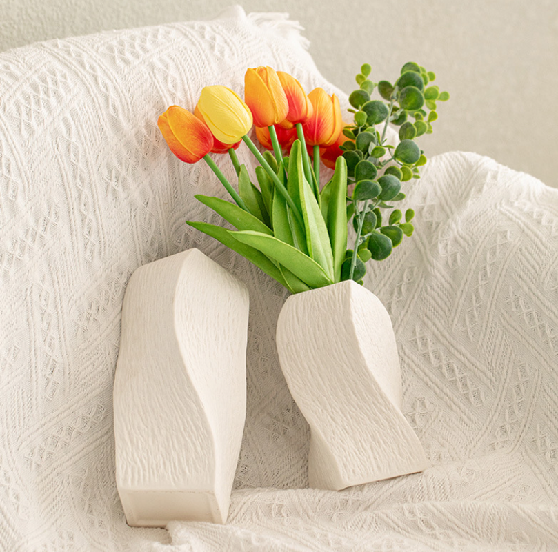 White Abstract Twisted Ceramic Vase - Artistic Minimalist Flower Holder for Home Decor 20x10x10cm