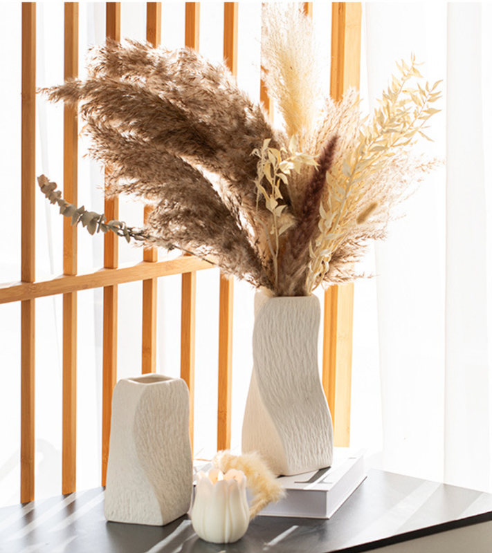 White Abstract Twisted Ceramic Vase - Artistic Minimalist Flower Holder for Home Decor 20x10x10cm