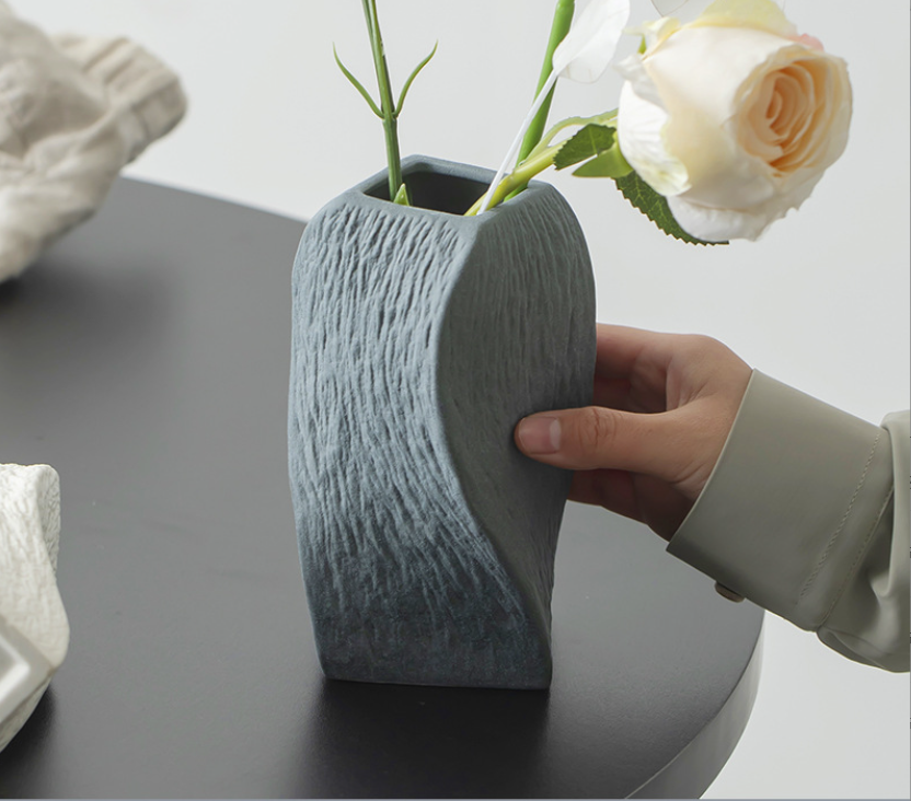 Grey Abstract Twisted Ceramic Vase - Artistic Minimalist Flower Holder for Home Decor 20x10x10cm
