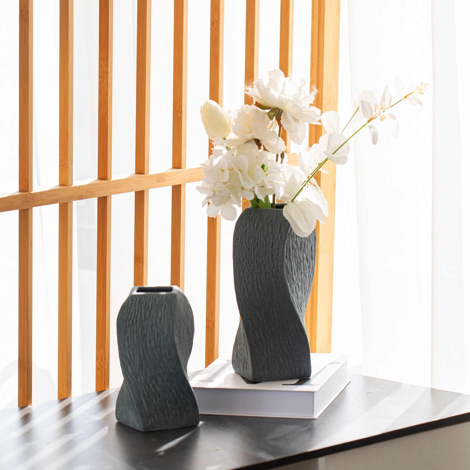 Grey Abstract Twisted Ceramic Vase - Artistic Minimalist Flower Holder for Home Decor 20x10x10cm