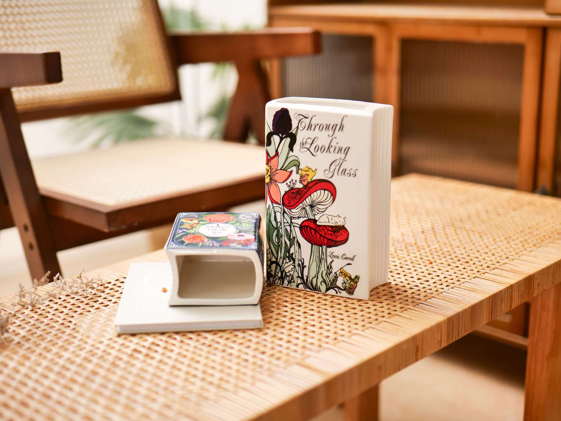Literary Book Vase - Creative Ceramic Planter & Desk Organizer Type A - 21x13x7cm