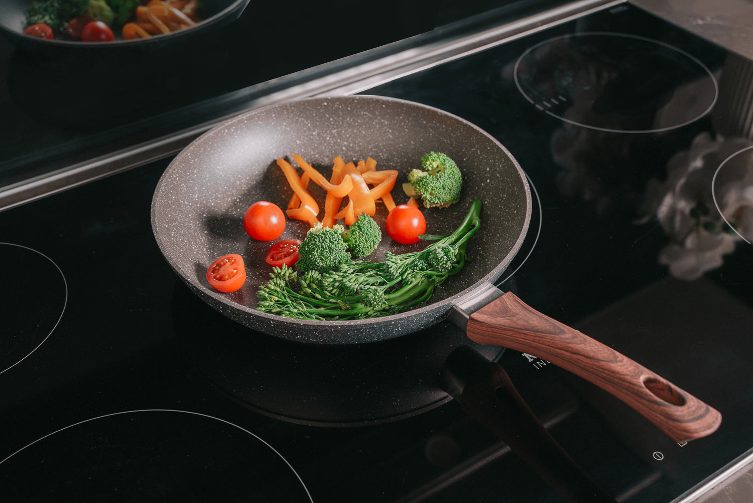 28cm PFOA Free Non-Stick Saute Pan with Lid