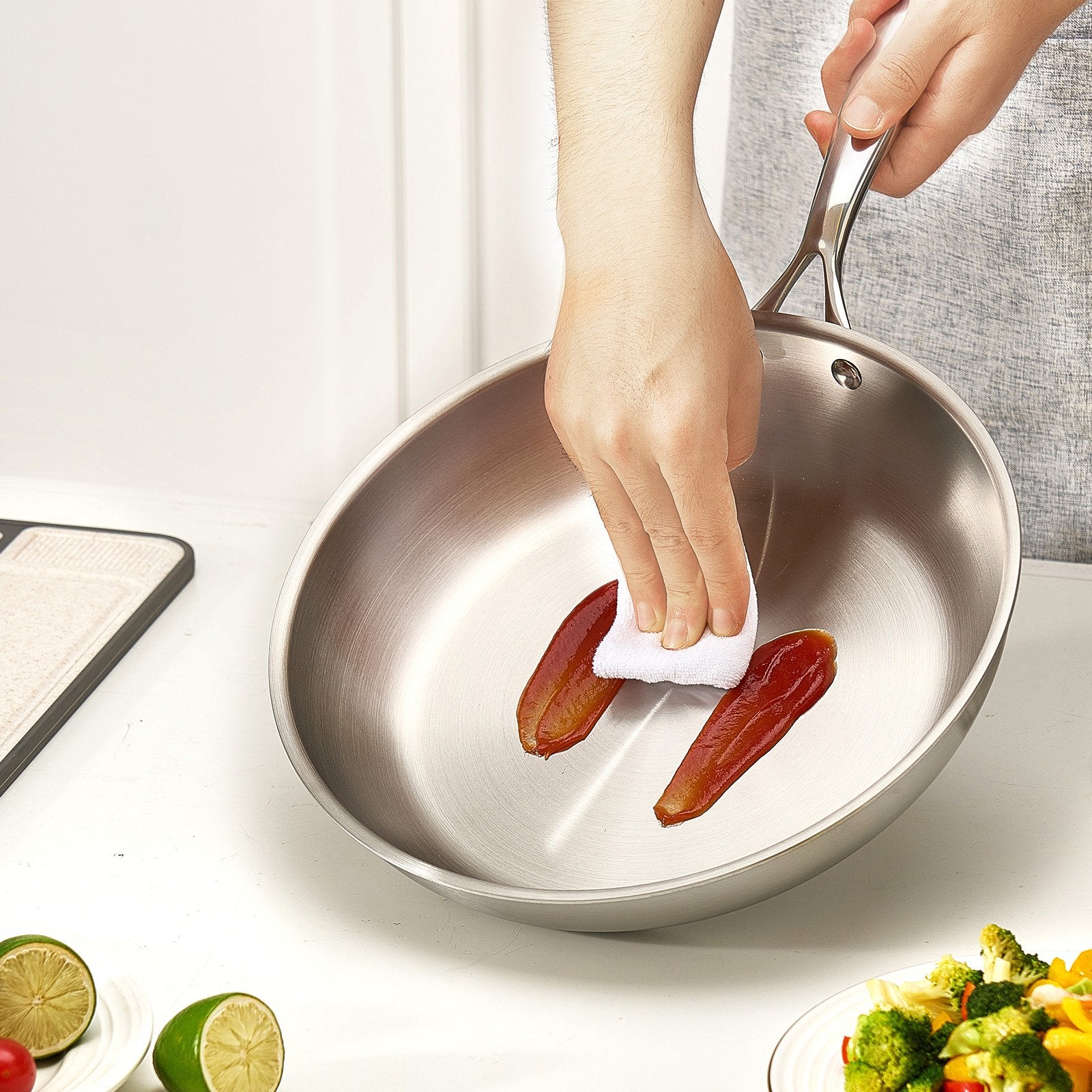 VEVOR Tri-Ply Stainless Steel Frying Pan, 3 Piece 240, 280, 320 mm , Cooking Skillet with Heat-Resistant Handle, Chef's Kitchen Cookware, Oven, Gas, Electric, Induction, Dishwasher Compatible, Silver