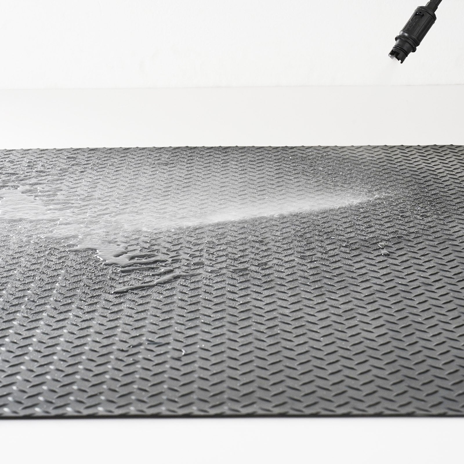 VEVOR Diamond-Plate Rubber Flooring Roll, 3 mm x 4 ft x 15 ft Garage Floor Mat, SBR Rubber Garage Flooring Roll, Easy to Clean, Diamond Plate Rubber Mat for Under Cars, Garage Industry Gym, Black