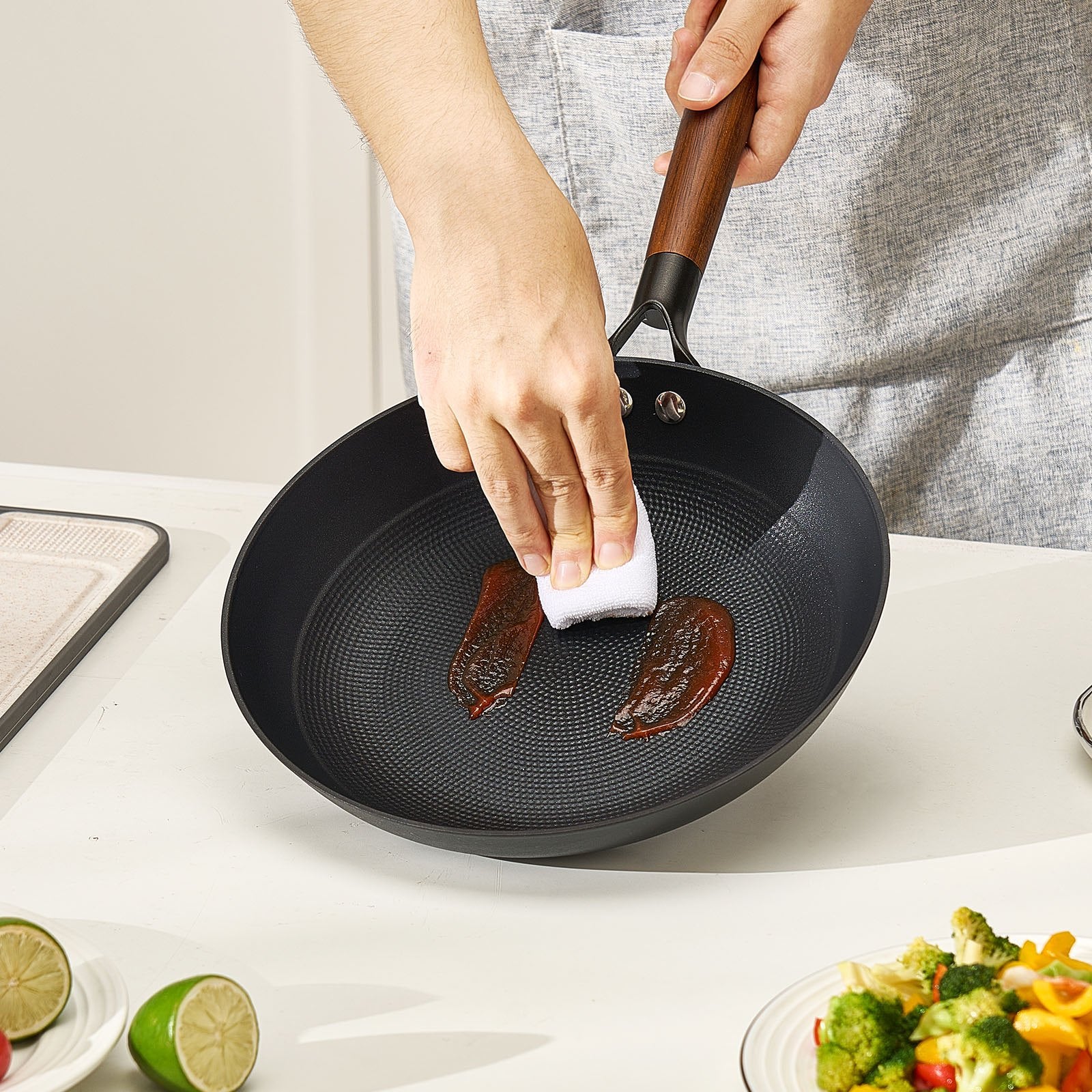 VEVOR Cast Iron Skillet, 3-Piece Frying Pan Set 205, 265, 310 mm , Nonstick Skillets with Detachable Wood Handle, Pre-Seasoned Chef's Pan, Kitchen Cookware for Gas, Electrical, and Induction, Black