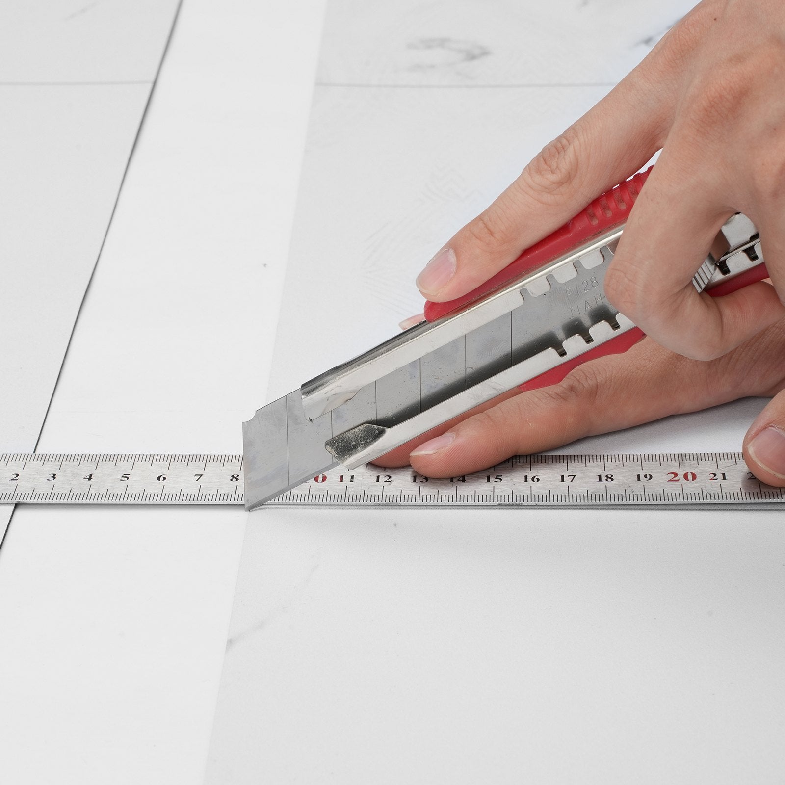 VEVOR Self Adhesive Vinyl Floor Tiles 390 x 23.6 inch, 1.5mm Thick Peel & Stick, White Marble Texture DIY Flooring for Kitchen, Dining Room, Bedrooms & Bathrooms, Easy for Home Decor