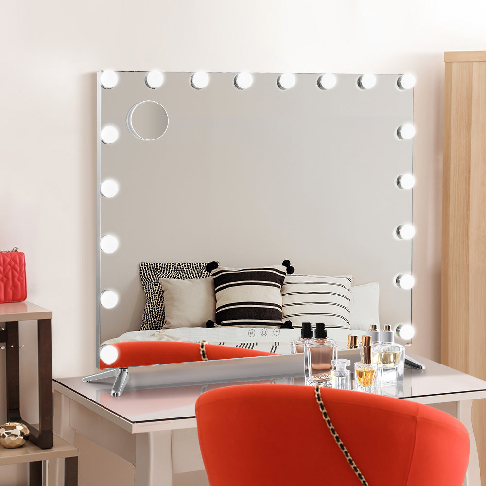 16 modern makeup vanity sets to boost your space (and beauty